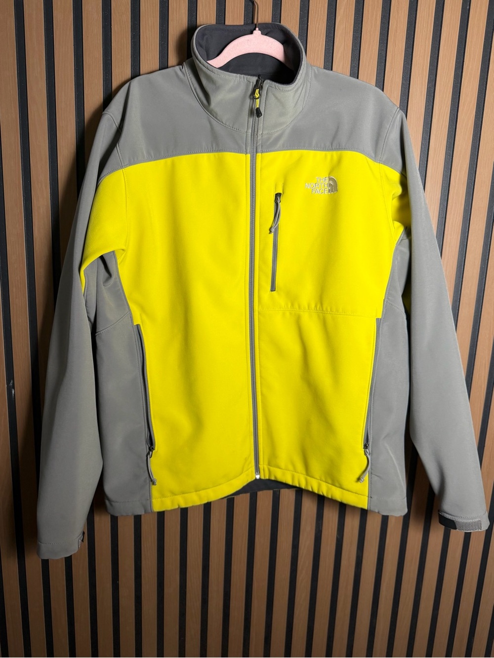 The North Face Menβs Gray & Yellow Softshell Performance Jacket size L